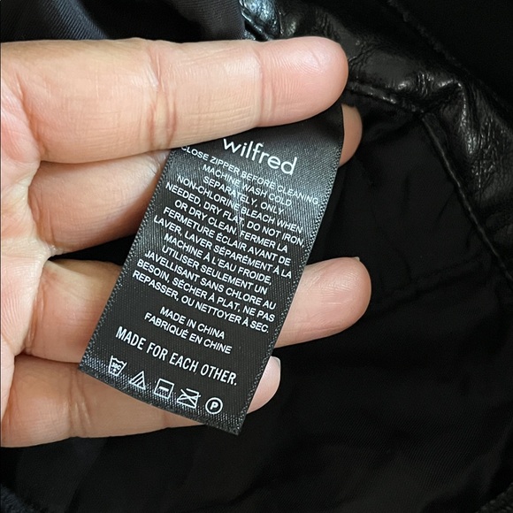 Wilfred Black Faux Leather Mini Skirt Sz 6 - Picture 7 of 7
